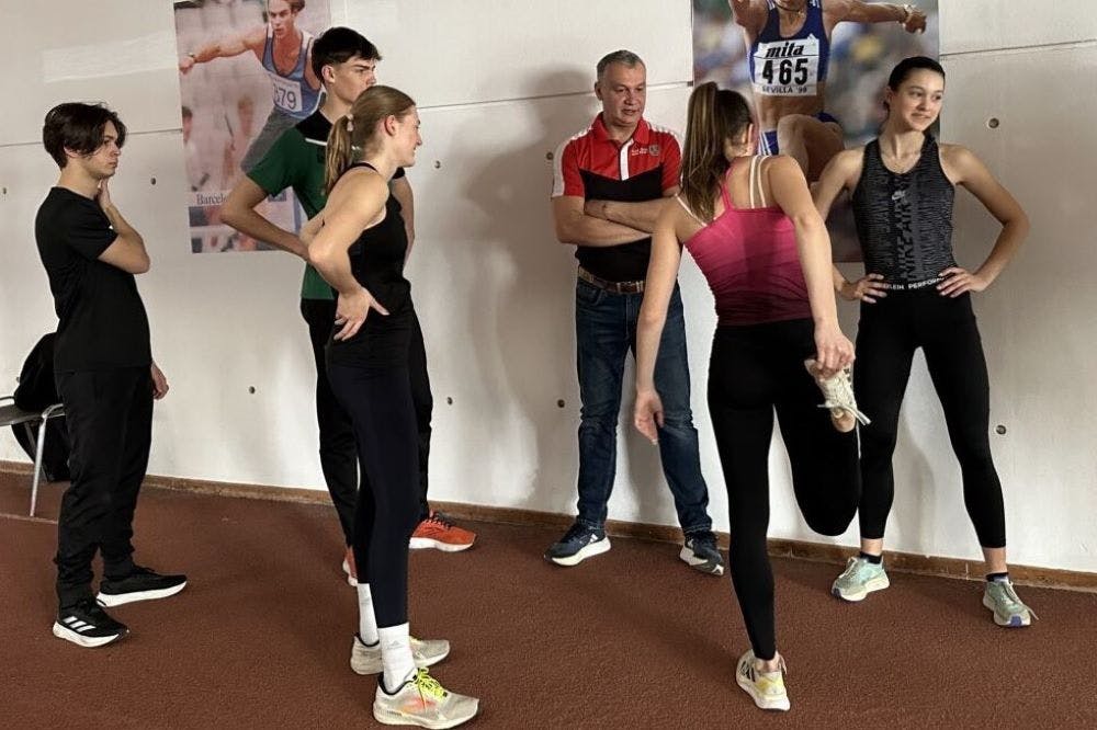 Γκρουπ Αυστριακών έκανε προετοιμασία στο Ολυμπιακό στάδιο της Αθήνας runbeat.gr